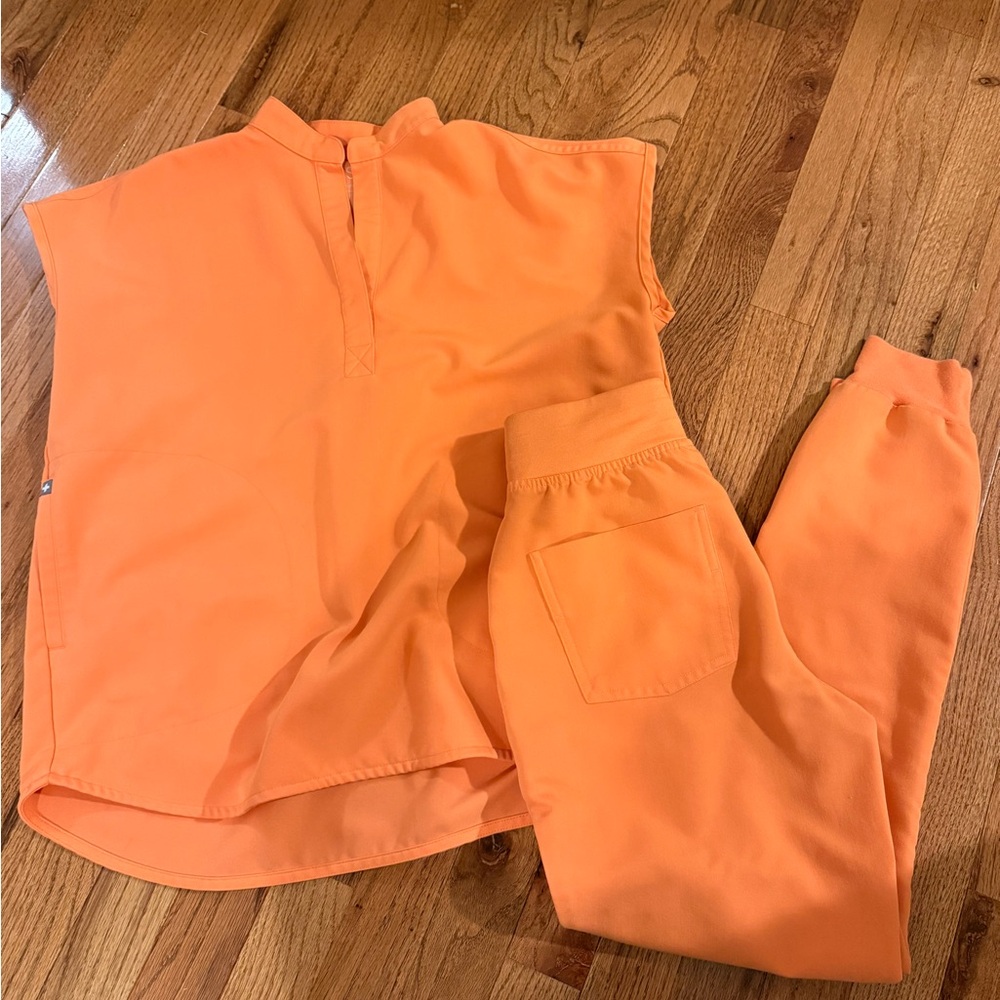Figs Orange Scrub Set